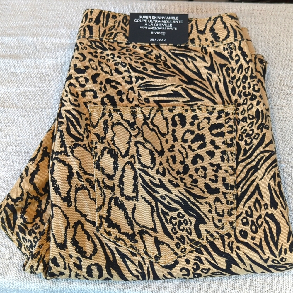 2/20) NWOT Tan animal print jeans